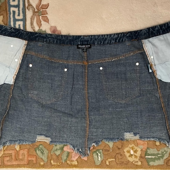 Fashion Nova Denim Skirt with vertical zipper. Size (M) Medium - Picture 9 of 13